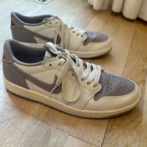 Nike Air Jordan 1 low sneakers in grey/white - men’s size 8